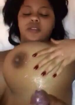 سكس سودانية نيك ونزل اللبن على بزازها انا شرموتك