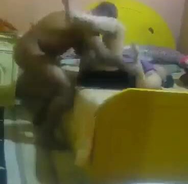 ملفاية مصرية بلدى فى الاربعينات مع عشيقها واخدها على السرير يرفع رجليها و يحط بتاعو و هى تضرخ من الالم و المتعه مع احلى اهات مع النيك